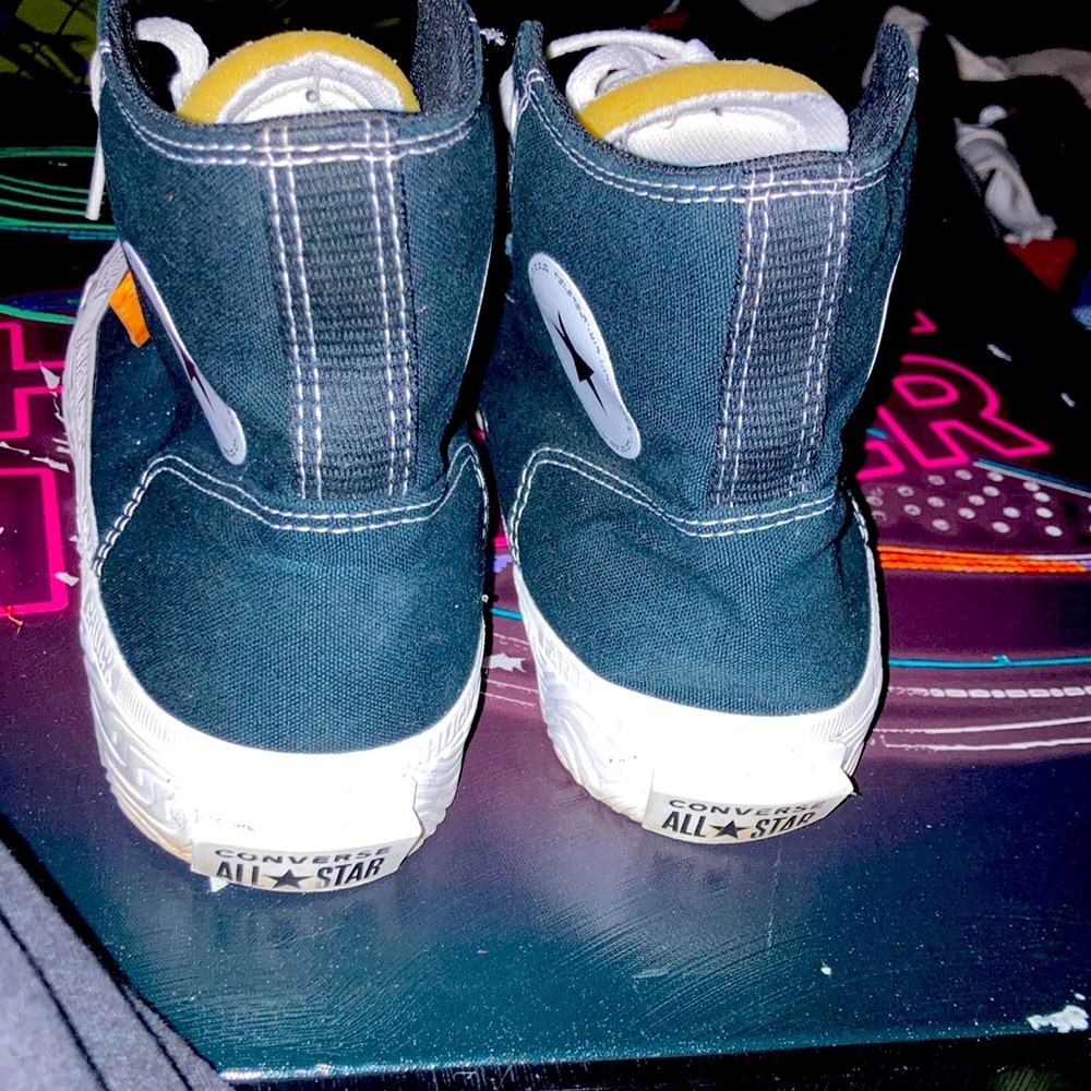 Converse Far From Chuck edition